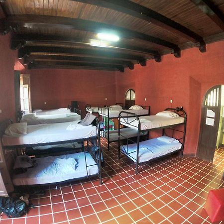 Ricks Hostel Santa Ana Bagian luar foto