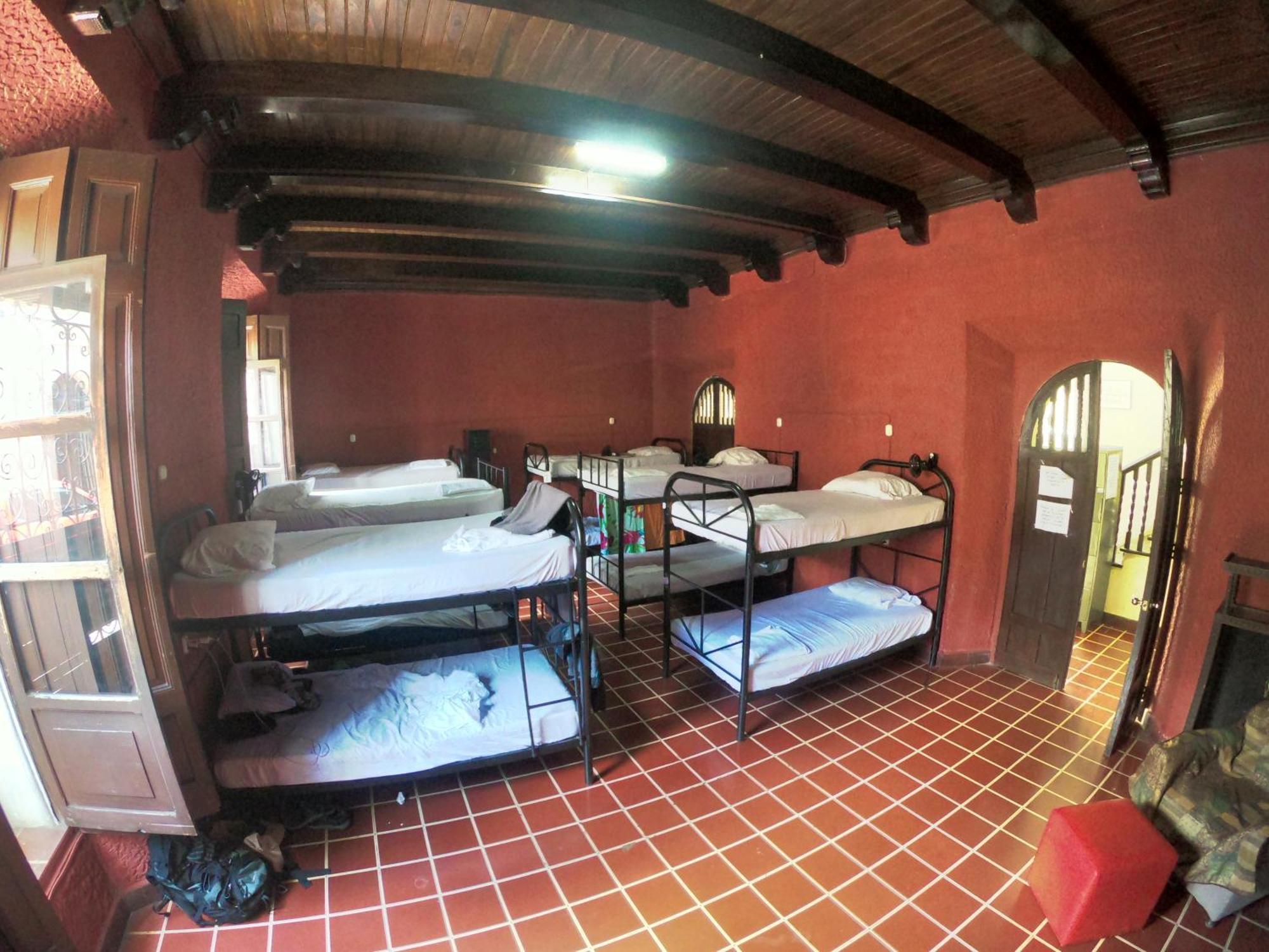 Ricks Hostel Santa Ana Bagian luar foto