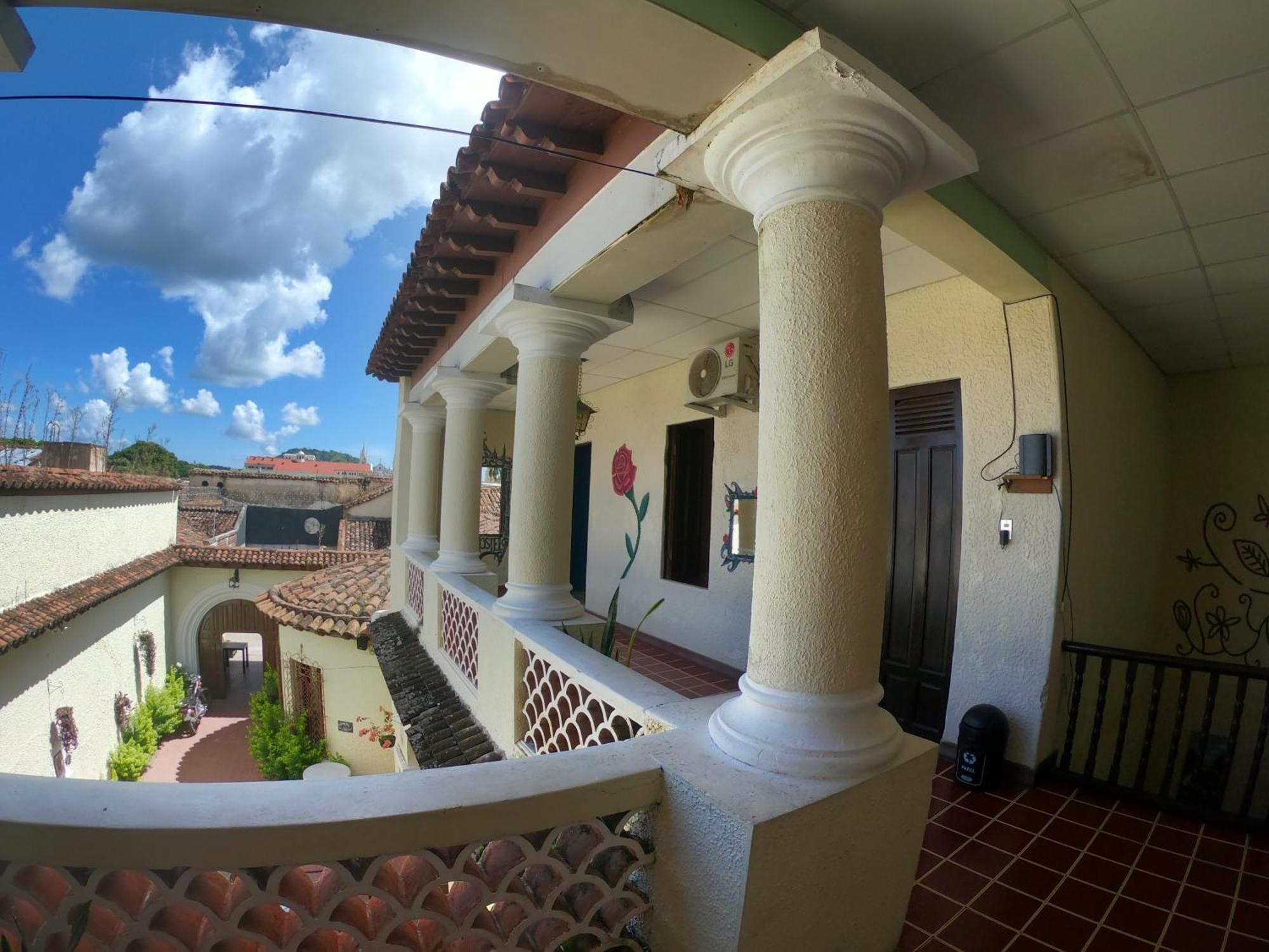 Ricks Hostel Santa Ana Bagian luar foto