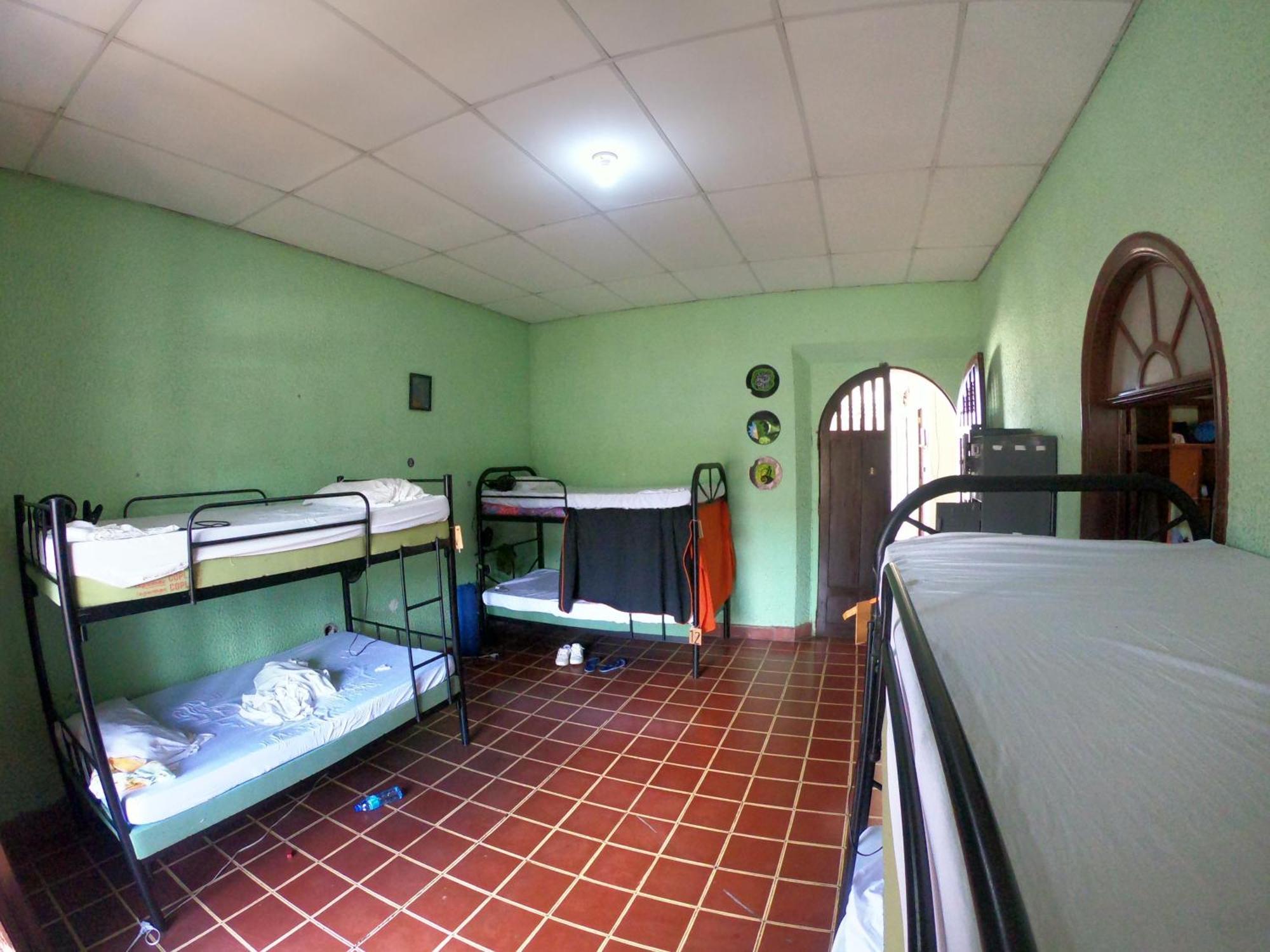 Ricks Hostel Santa Ana Bagian luar foto