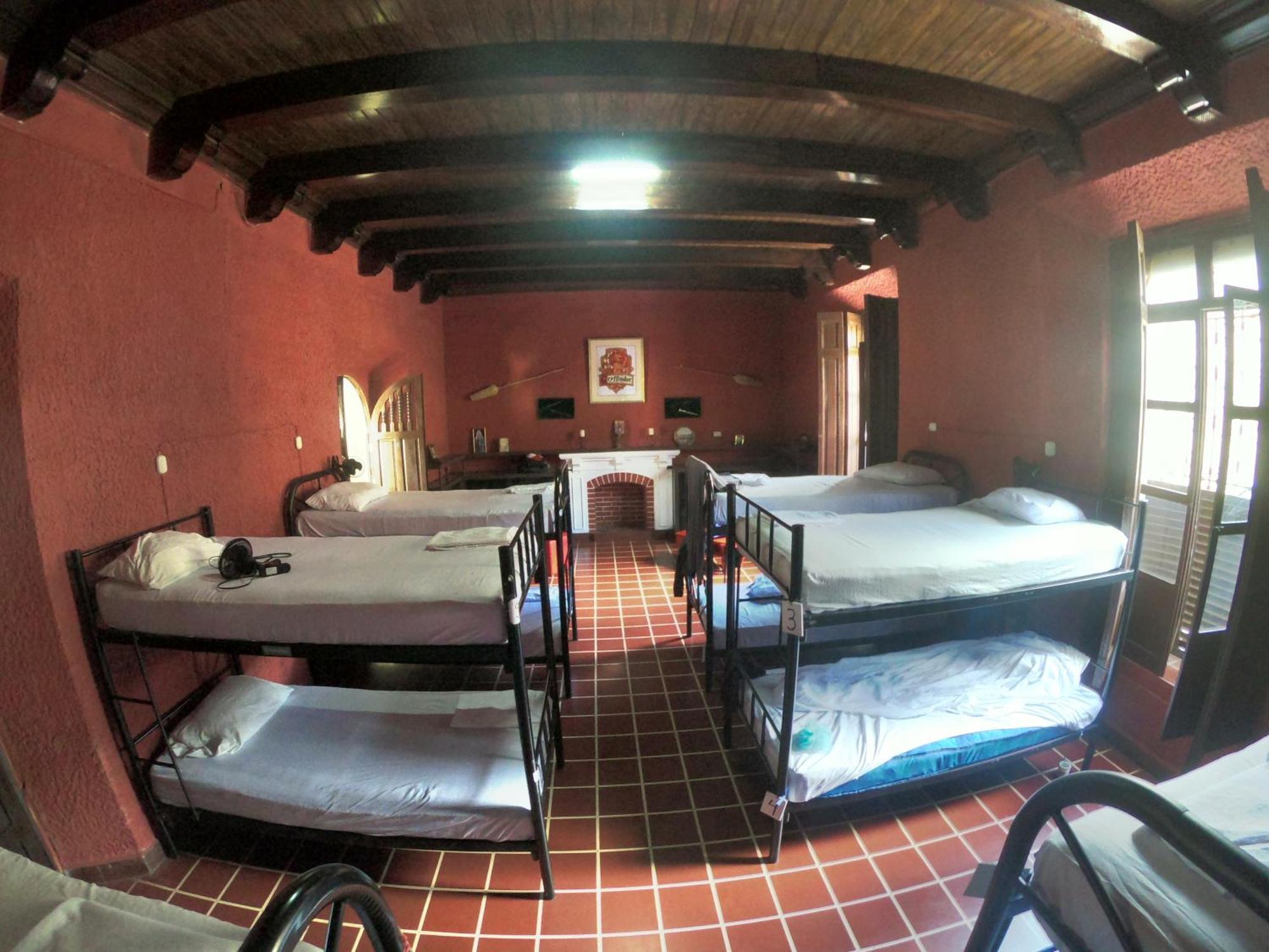 Ricks Hostel Santa Ana Bagian luar foto