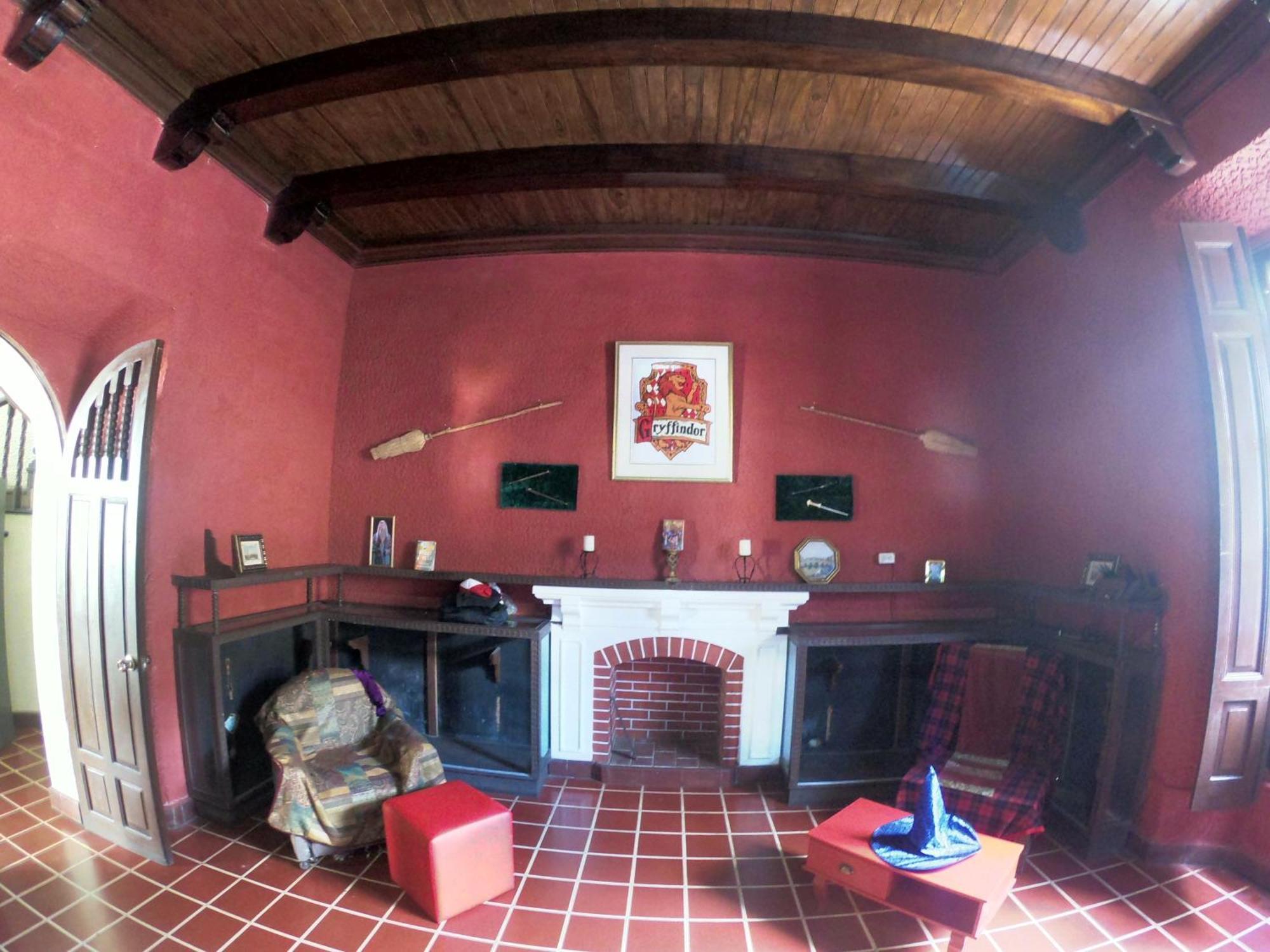 Ricks Hostel Santa Ana Bagian luar foto