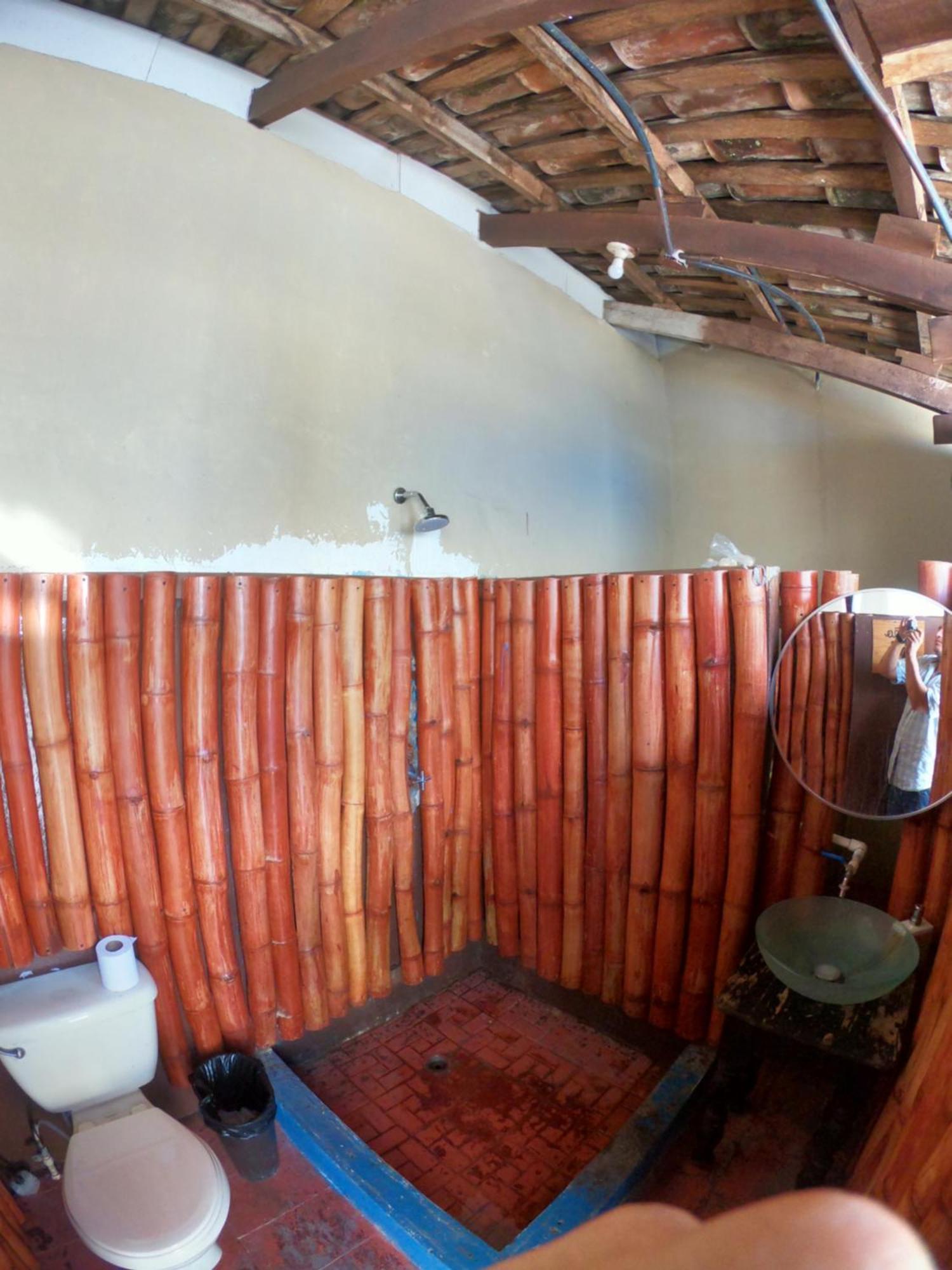 Ricks Hostel Santa Ana Bagian luar foto