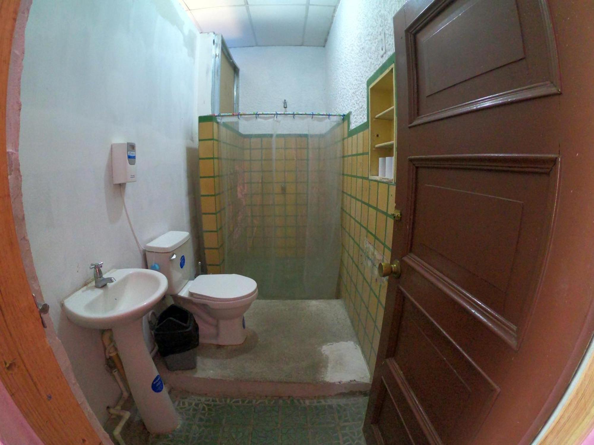 Ricks Hostel Santa Ana Bagian luar foto