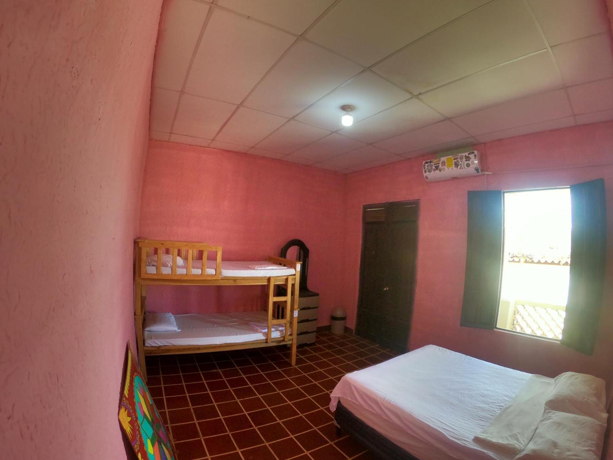 Ricks Hostel Santa Ana Bagian luar foto