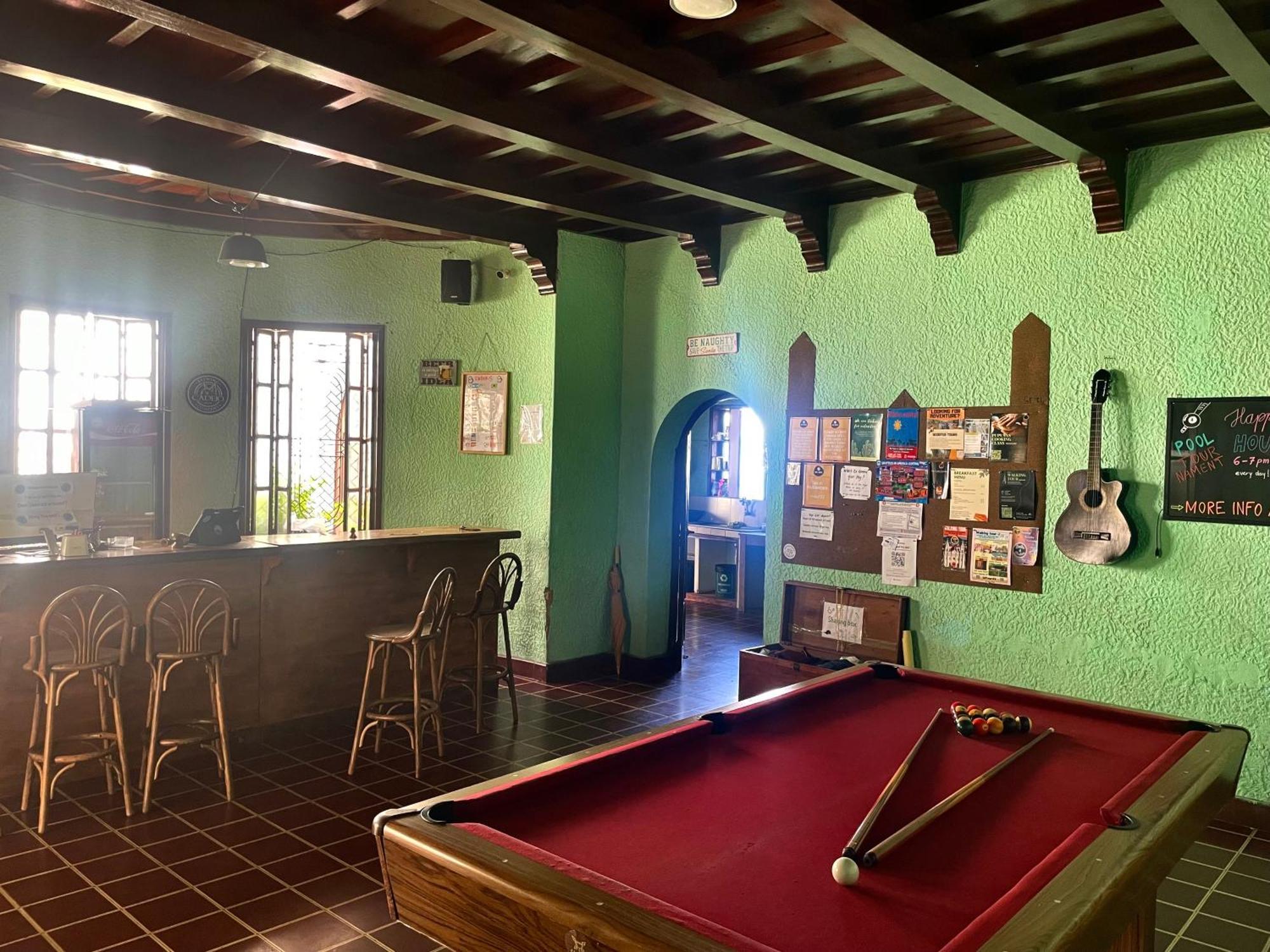 Ricks Hostel Santa Ana Bagian luar foto