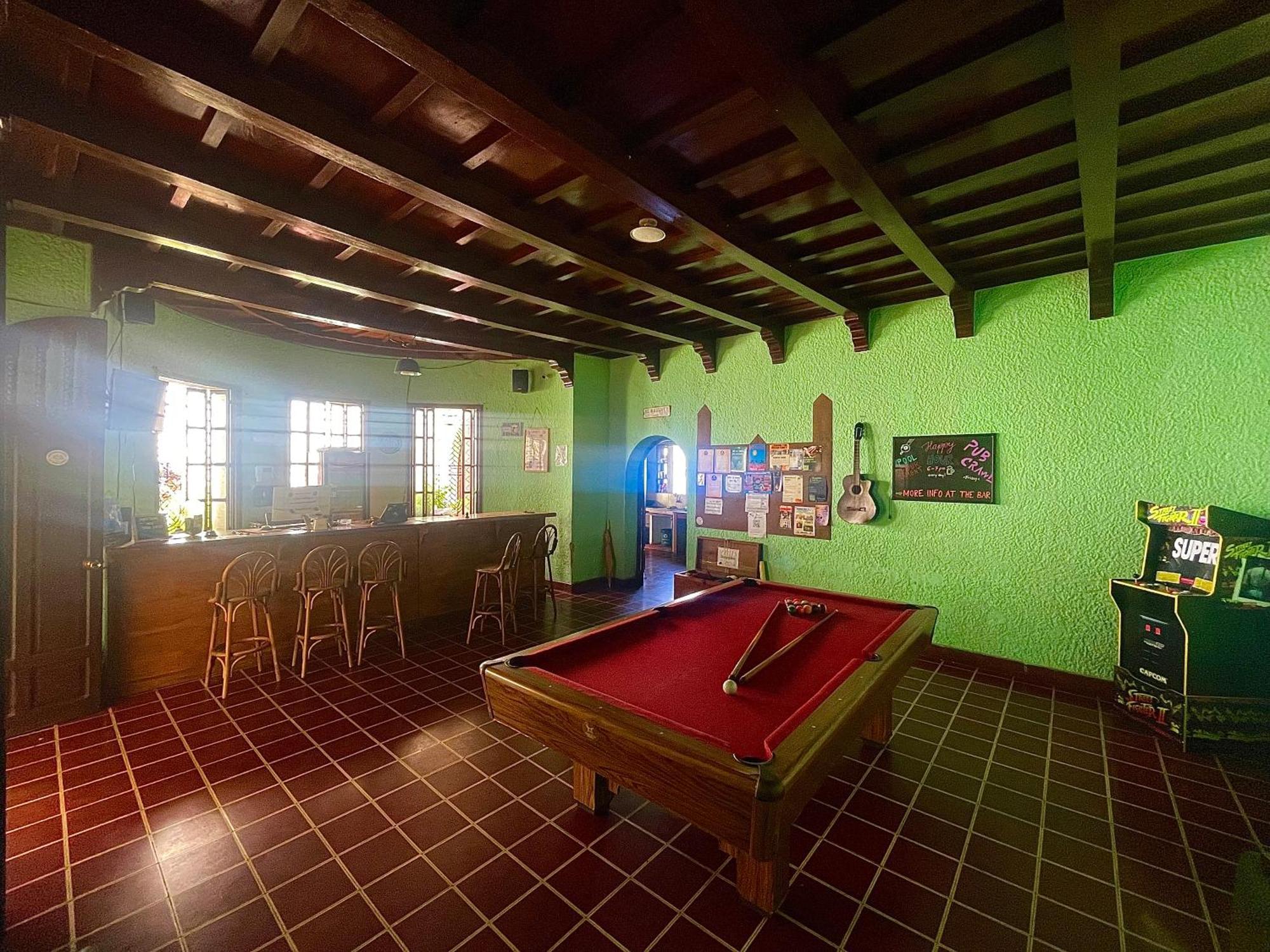 Ricks Hostel Santa Ana Bagian luar foto